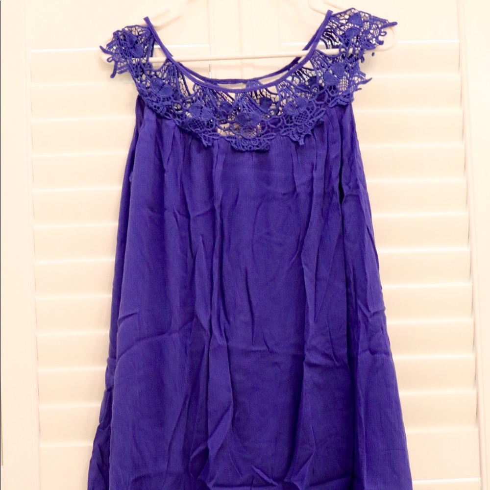 Shift dress with detailed neckline